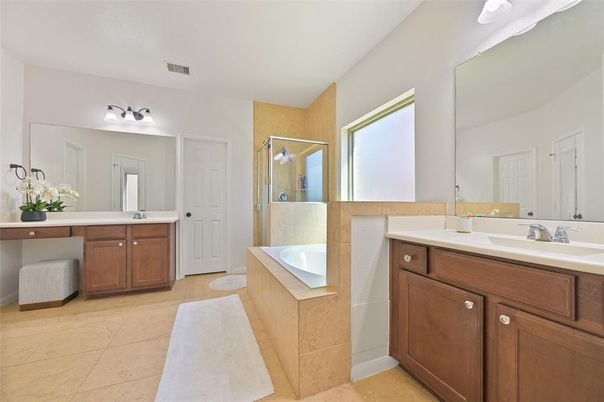 Bathroom, Dual Sink Vanities, Interior