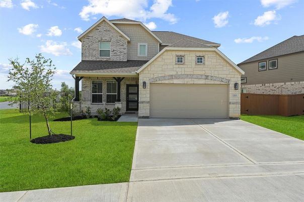 Attached, Exterior, Facade, American Craftsman