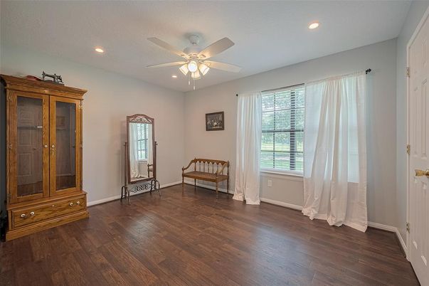 Interior, Recessed Lighting, Wood Texture Flooring