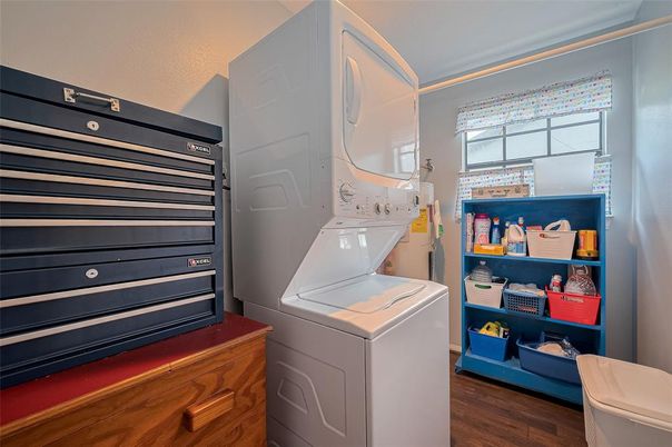 Interior, Utility Closets, Washer, Wood Texture Flooring