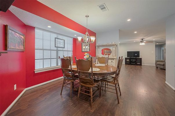 Chandelier, Dining room, Interior, Recessed Lighting, Wood Texture Flooring