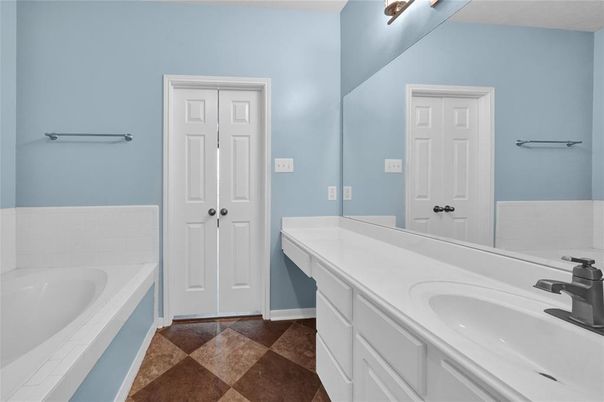 Bathroom, Dual Sink Vanities, Interior