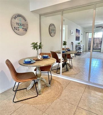 Dining room, Interior