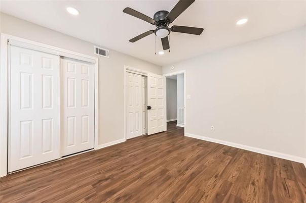 Empty room, Interior, Recessed Lighting, Wood Texture Flooring