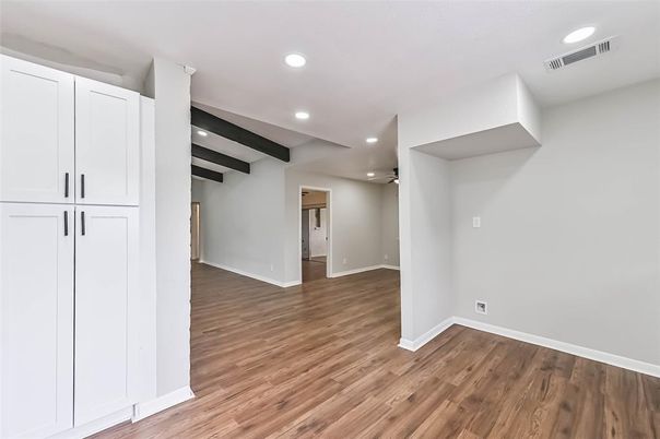 Empty room, Interior, Recessed Lighting, Wood Texture Flooring