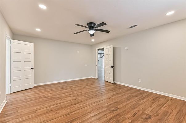 Empty room, Interior, Recessed Lighting, Wood Texture Flooring