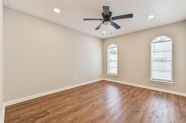 Empty room, Interior, Recessed Lighting, Wood Texture Flooring