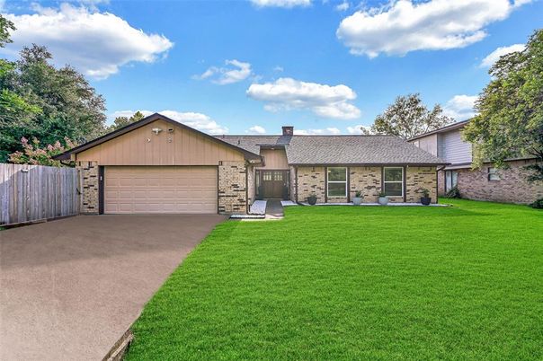 Attached, Backyard, Exterior, Facade, Brick Facade, Ranch