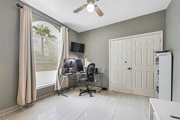 Home Office, Interior