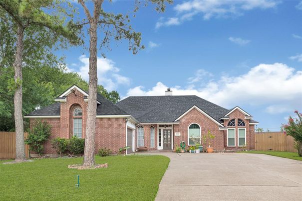 Exterior, Facade, Brick Facade, Brick Traditional