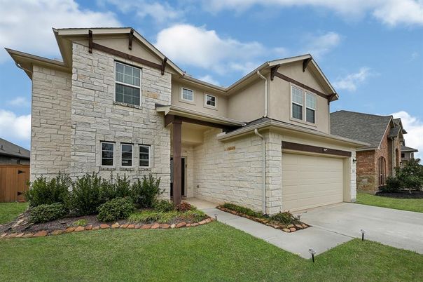 Attached, Exterior, Facade, Brick Facade, American Craftsman