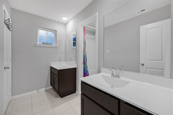 Bathroom, Dual Sink Vanities, Interior, Recessed Lighting