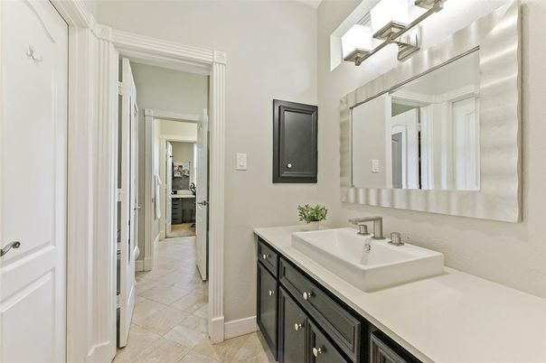 Bathroom, Dual Sink Vanities, Interior