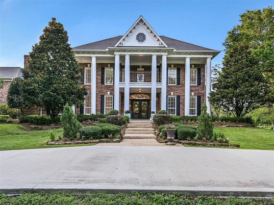Exterior, Facade, Brick Facade, Georgian