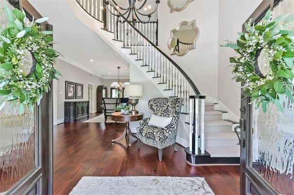 Chandelier, Dining room, Interior, Recessed Lighting, Wood Texture Flooring