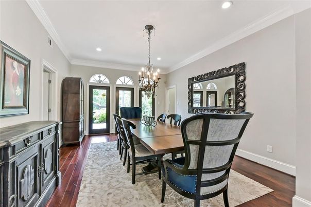 Chandelier, Dining room, Interior, Recessed Lighting, Wood Texture Flooring