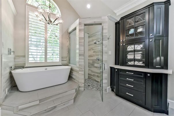 Bathroom, Free Standing Baths, Glass Shower, Interior, Recessed Lighting