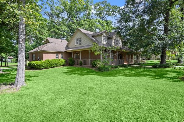 Backyard, Exterior, Facade, Brick Facade, Cape Cod