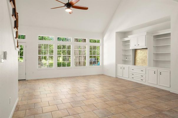 Empty room, Interior