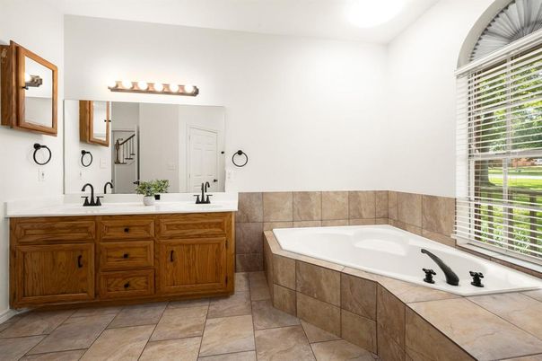 Bathroom, Dual Sink Vanities, Interior