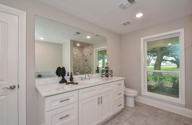 Bathroom, Interior, Recessed Lighting
