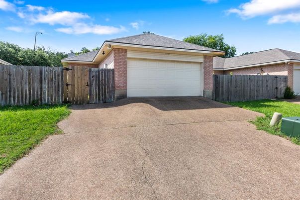 Detached Garage, Exterior
