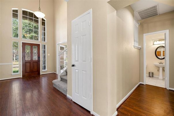 Bathroom, Interior, Pendant Lights, Wood Texture Flooring