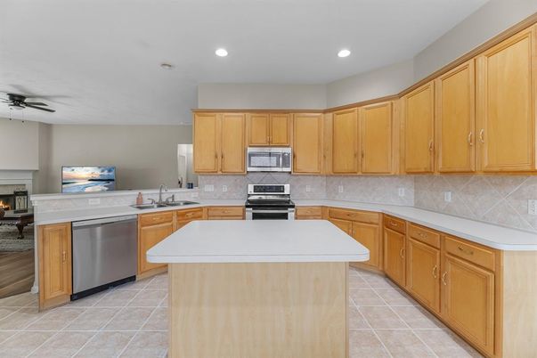 Fireplace, Interior, Kitchen, Recessed Lighting