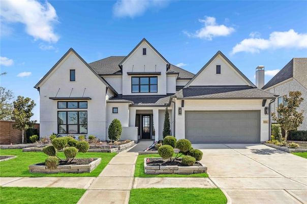 Attached, Exterior, Facade, Farmhouse