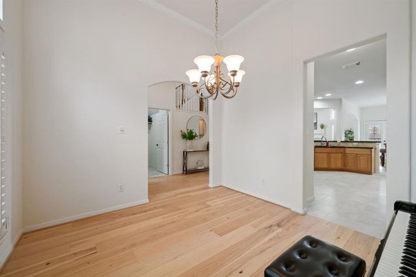 Chandelier, Interior, Piano, Recessed Lighting, Wood Texture Flooring