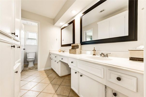 Bathroom, Dual Sink Vanities, Interior, Recessed Lighting