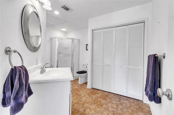 Bathroom, Dual Sink Vanities, Interior, Recessed Lighting