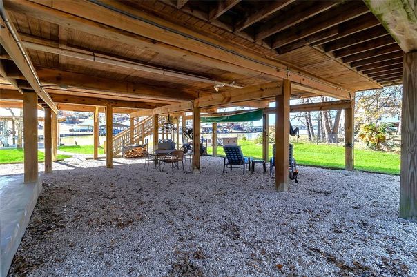 Exterior, Wooden Beams