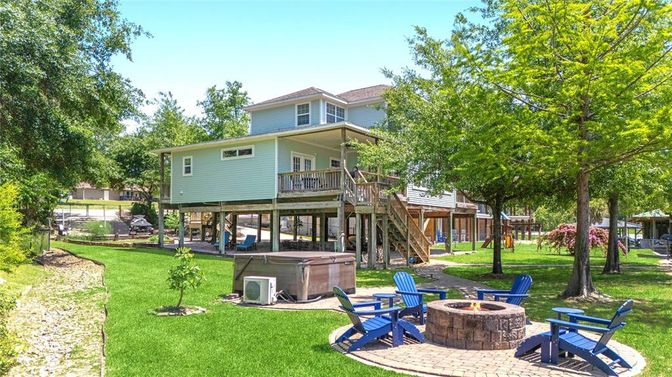 Backyard, Exterior, Hot Tub