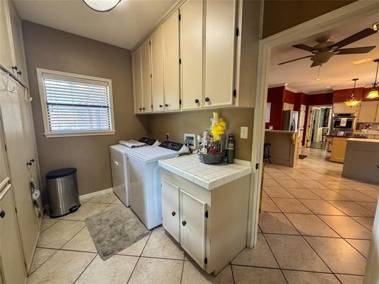Interior, Kitchen, Pendant Lights, Tile Countertops, Washer