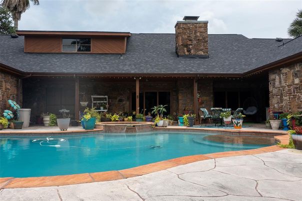 Exterior, Pool