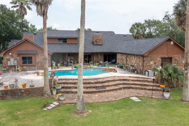 Exterior, Pool