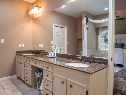 Bathroom, Dual Sink Vanities, Interior, Recessed Lighting