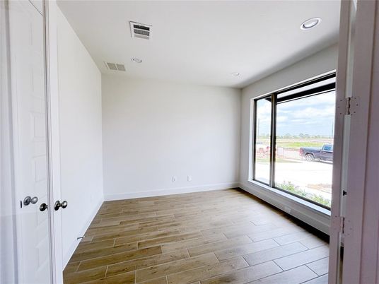 Empty room, Interior, Recessed Lighting, Wood Texture Flooring