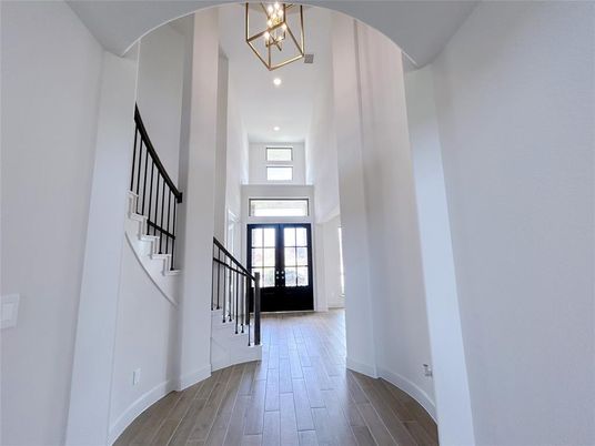 Interior, Pendant Lights, Recessed Lighting, Wood Texture Flooring