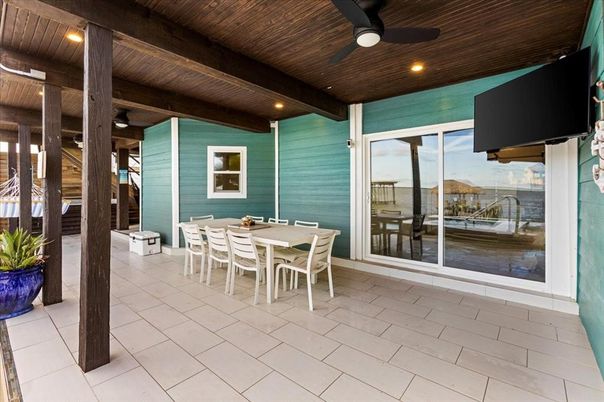 Dining room, Interior, Recessed Lighting, Water, Wooden Beams, Wooden Ceilings