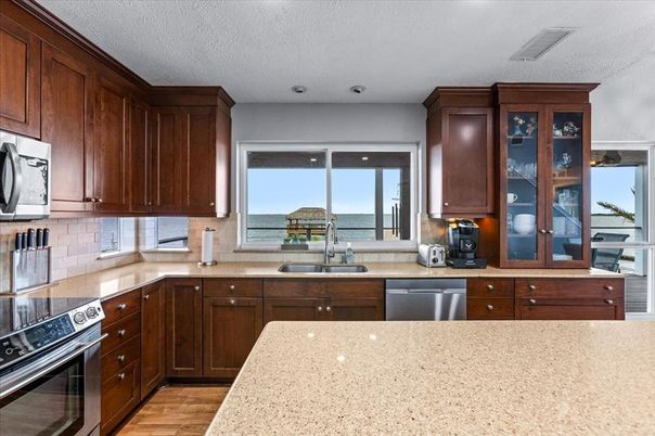 Interior, Kitchen, Recessed Lighting, Water, Wood Texture Flooring