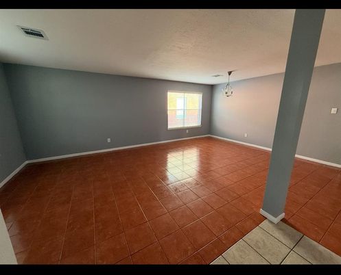 Empty room, Interior