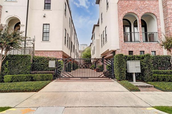 Exterior, Facade, Brick Facade, Rowhouse