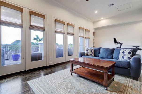 Fitness Equipment, Interior, Living room, Recessed Lighting, Wood Texture Flooring