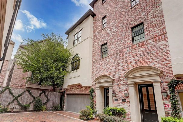 Exterior, Facade, Brick Facade, Rowhouse