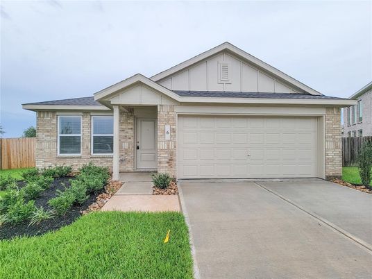 Attached, Exterior, Facade, Ranch