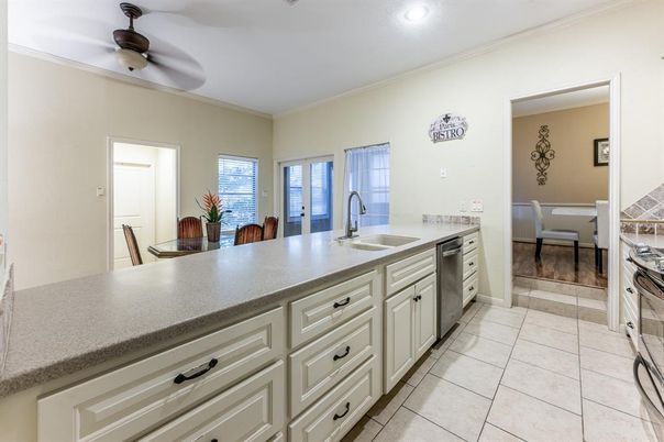 Dining room, Interior, Kitchen, Recessed Lighting