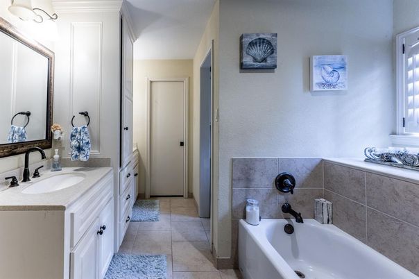 Bathroom, Dual Sink Vanities, Interior