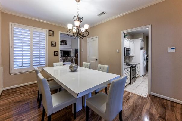 Chandelier, Dining room, Interior, Kitchen, Wood Texture Flooring